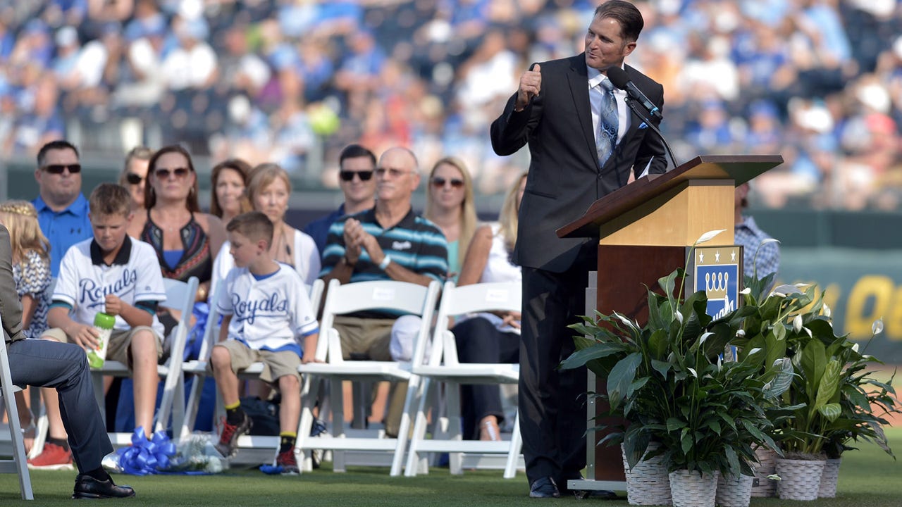 Mike Sweeney becomes 26th member of Royals Hall of Fame